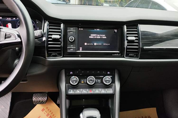 Used Skoda Kodiaq 2019 Facelifted TSI330 7-Seater Two-Wheel-Drive Luxury Enjoyment Edition China VI Standard Audio And AC Panel
