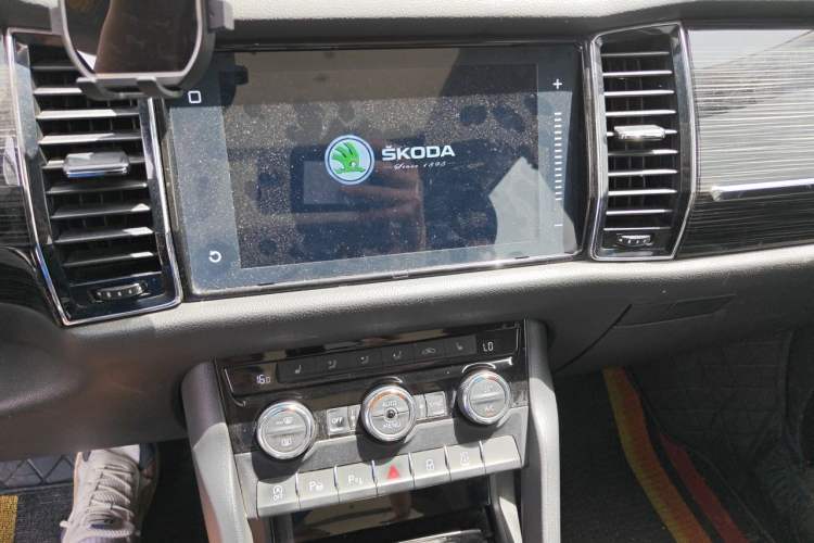 Used Skoda Kodiaq 2019 TSI330 5-Seat Two-Wheel Drive Luxury Enjoyment Edition China V Standard Audio And AC Panel