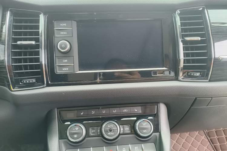 Used Skoda Kodiaq 2019 Facelifted TSI330 7-Seater Two-Wheel-Drive Luxury Enjoyment Edition China VI Standard Audio And AC Panel