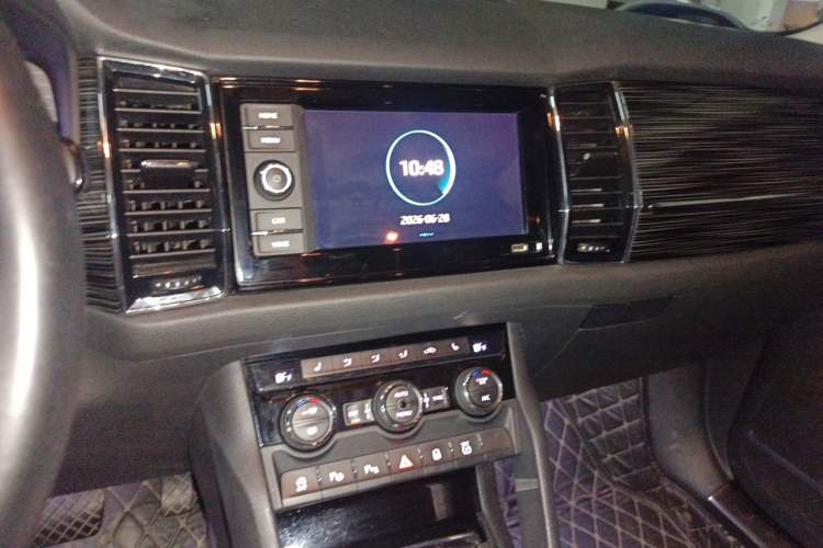 Used Skoda Kodiaq 2019 Facelifted TSI330 7-Seater Two-Wheel-Drive Deluxe Enjoyment Version China V Emission Standard Audio And AC Panel