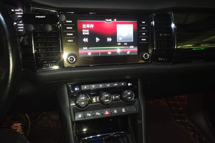 Used Skoda Kodiaq 2019 TSI330 5-Seat Two-Wheel Drive Luxury Enjoyment Edition China V Standard Audio And AC Panel
