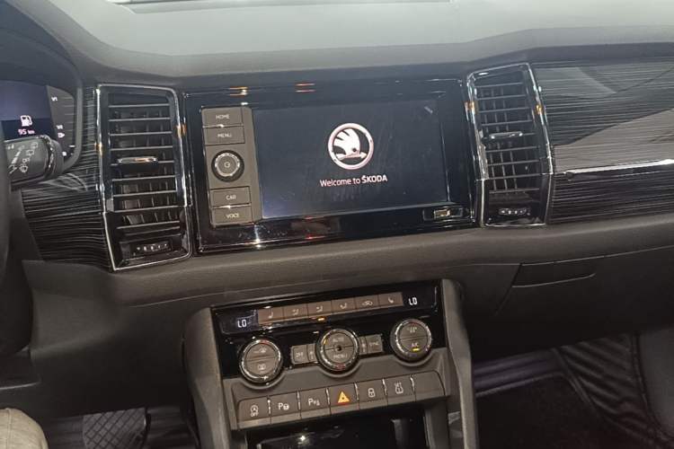 Used Skoda Kodiaq 2019 Facelifted TSI330 5-Seater Two-Wheel-Drive Luxury Enjoyment Edition China VI Standard Audio And AC Panel