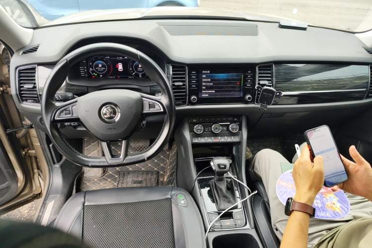 Used Skoda Kodiaq 2019 TSI380 7-Seater Four-Wheel-Drive Flagship Model China V Standard Center Console