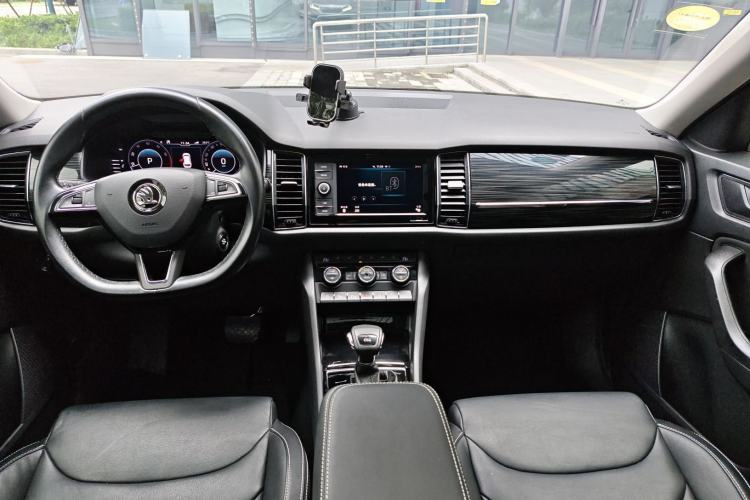 Used Skoda Kodiaq 2019 Facelifted TSI330 5-Seater Two-Wheel-Drive Luxury Enjoyment Edition China VI Standard Center Console