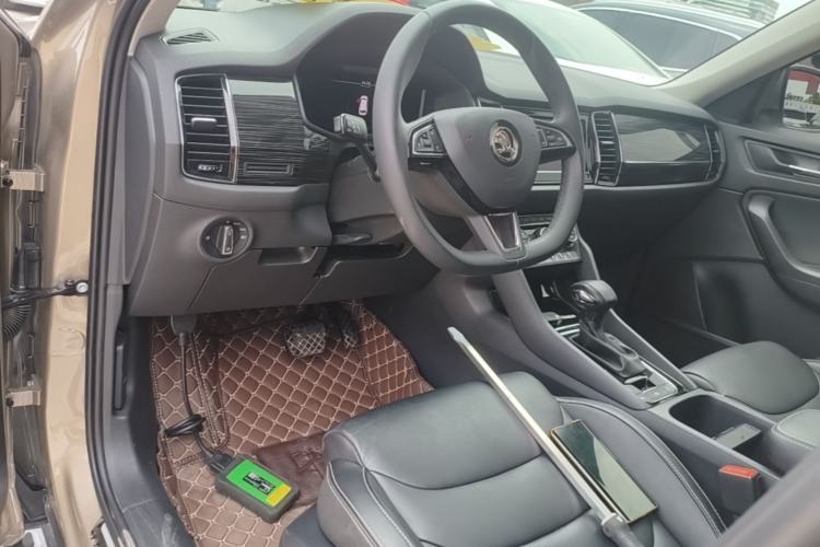 Used Skoda Kodiaq 2019 Facelifted TSI330 7-Seater Two-Wheel-Drive Luxury Enjoyment Edition China VI Standard Center Console