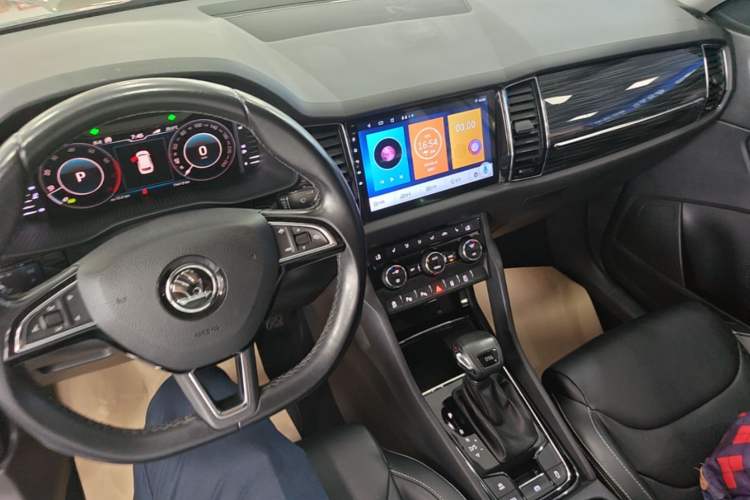 Used Skoda Kodiaq 2019 Facelifted TSI330 7-Seater Two-Wheel-Drive Luxury Enjoyment Edition China VI Standard Center Console