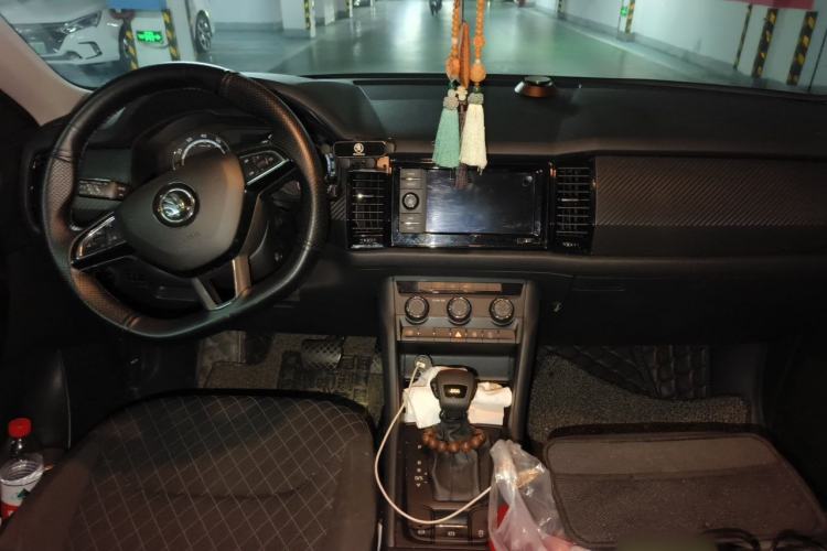 Used Skoda Kodiaq 2019 Restyled TSI330 5-Seater Two-Wheel Drive Standard Version China VI Center Console