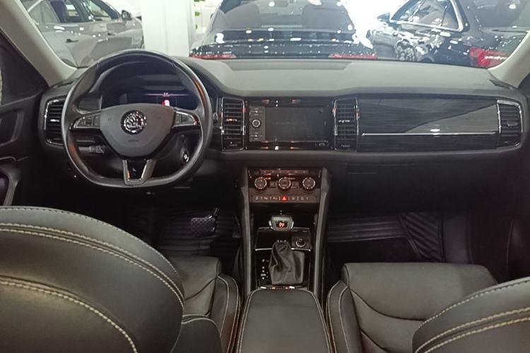 Used Skoda Kodiaq 2019 Facelifted TSI330 5-Seater Two-Wheel-Drive Luxury Enjoyment Edition China VI Standard Center Console