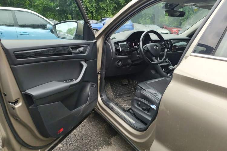 Used Skoda Kodiaq 2019 TSI380 7-Seater Four-Wheel-Drive Flagship Model China V Standard Driver Seat