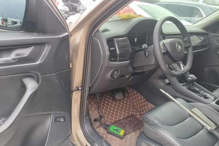 Used Skoda Kodiaq 2019 Facelifted TSI330 7-Seater Two-Wheel-Drive Luxury Enjoyment Edition China VI Standard Driver Seat