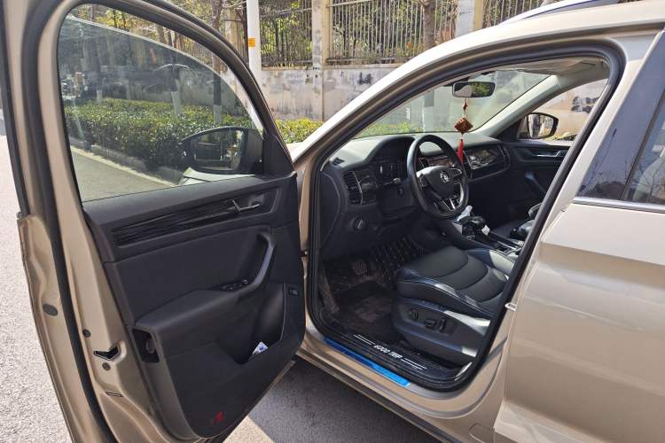 Used Skoda Kodiaq 2019 Facelifted TSI330 5-Seater Two-Wheel-Drive Luxury Enjoyment Edition China VI Standard Driver Seat