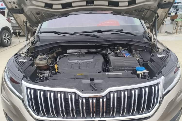 Used Skoda Kodiaq 2019 Facelifted TSI330 7-Seater Two-Wheel-Drive Luxury Enjoyment Edition China VI Standard Engine Bay