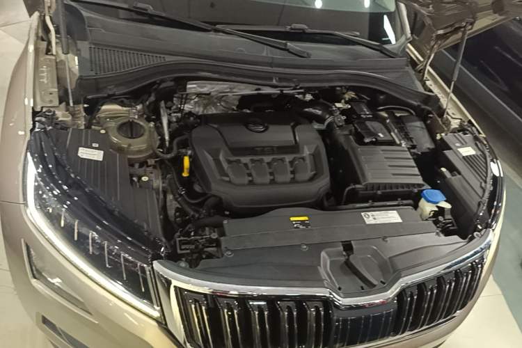 Used Skoda Kodiaq 2019 Facelifted TSI330 5-Seater Two-Wheel-Drive Luxury Enjoyment Edition China VI Standard Engine Bay