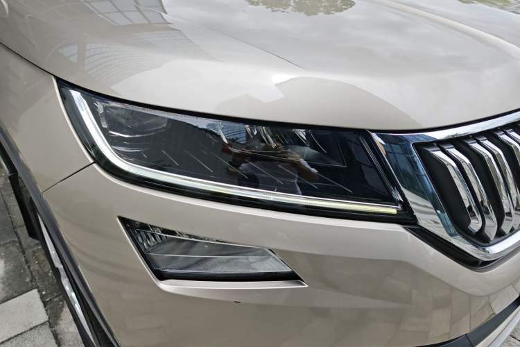 Used Skoda Kodiaq 2019 Facelifted TSI330 5-Seater Two-Wheel-Drive Luxury Enjoyment Edition China VI Standard Exterior 3