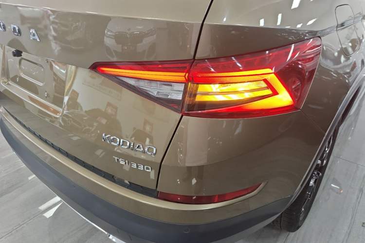 Used Skoda Kodiaq 2019 Facelifted TSI330 7-Seater Two-Wheel-Drive Luxury Enjoyment Edition China VI Standard Exterior 3