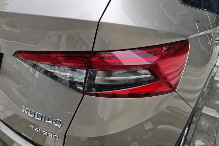 Used Skoda Kodiaq 2019 Facelifted TSI330 5-Seater Two-Wheel-Drive Luxury Enjoyment Edition China VI Standard Exterior 4