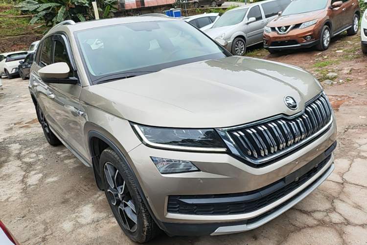Used Skoda Kodiaq 2019 Facelifted TSI330 7-Seater Two-Wheel-Drive Luxury Enjoyment Edition China VI Standard Front Right 45 Deg