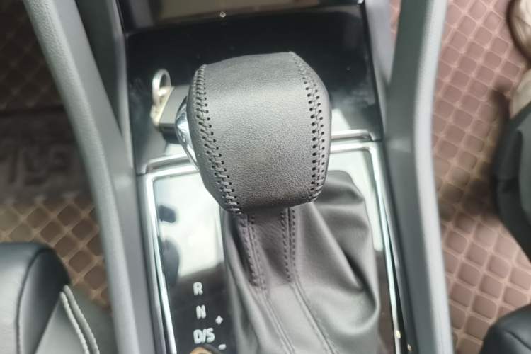 Used Skoda Kodiaq 2019 Facelifted TSI330 7-Seater Two-Wheel-Drive Luxury Enjoyment Edition China VI Standard Gear Lever