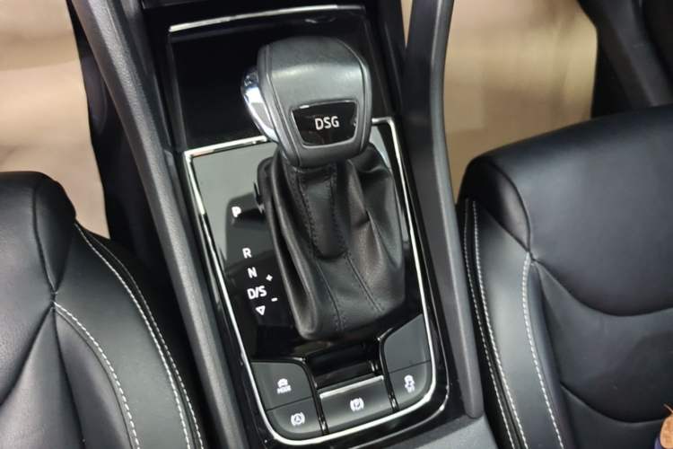 Used Skoda Kodiaq 2019 Facelifted TSI330 7-Seater Two-Wheel-Drive Luxury Enjoyment Edition China VI Standard Gear Lever