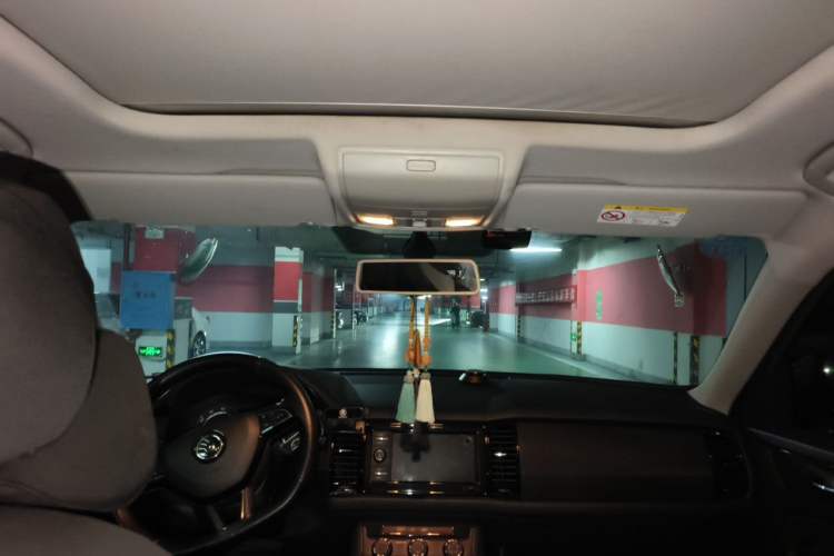 Used Skoda Kodiaq 2019 Restyled TSI330 5-Seater Two-Wheel Drive Standard Version China VI Headliner