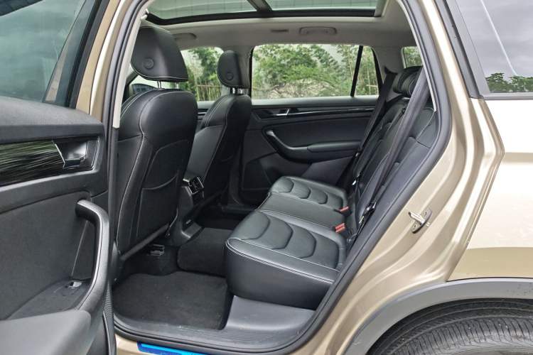 Used Skoda Kodiaq 2019 Facelifted TSI330 5-Seater Two-Wheel-Drive Luxury Enjoyment Edition China VI Standard Interior 1