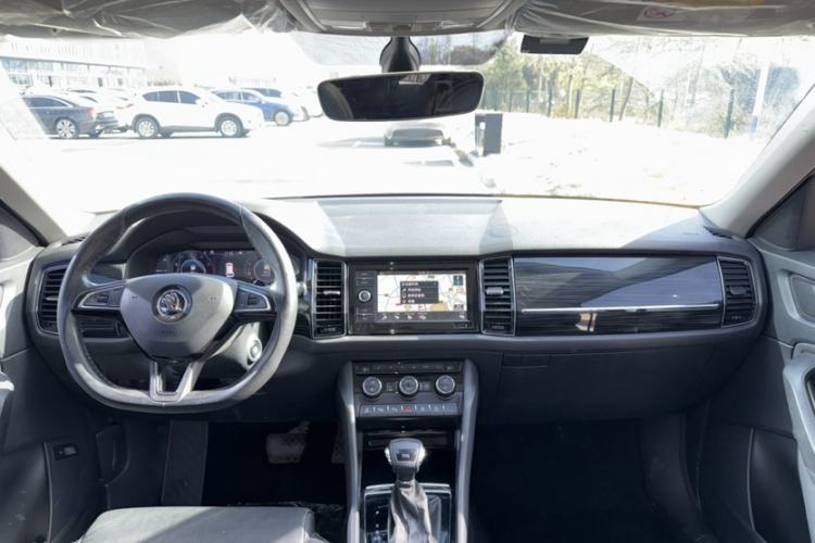Used Skoda Kodiaq 2019 Facelifted TSI330 7-Seater Two-Wheel-Drive Luxury Enjoyment Edition China VI Standard Interior 1