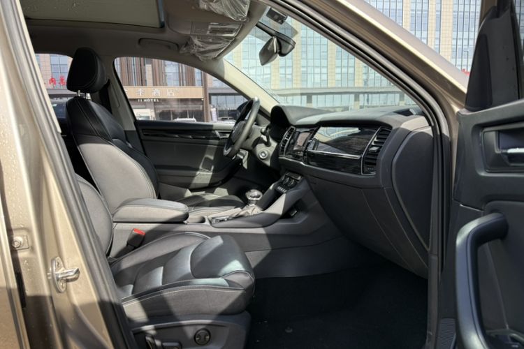 Used Skoda Kodiaq 2019 Facelifted TSI330 7-Seater Two-Wheel-Drive Luxury Enjoyment Edition China VI Standard Interior 10