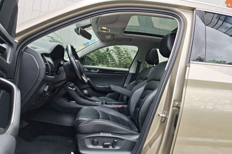 Used Skoda Kodiaq 2019 Facelifted TSI330 5-Seater Two-Wheel-Drive Luxury Enjoyment Edition China VI Standard Interior 2