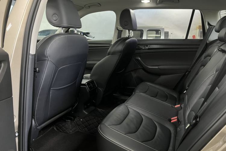 Used Skoda Kodiaq 2019 Facelifted TSI330 5-Seater Two-Wheel-Drive Luxury Enjoyment Edition China VI Standard Interior 3