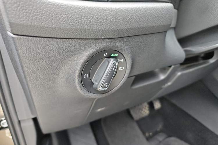 Used Skoda Kodiaq 2019 Facelifted TSI330 5-Seater Two-Wheel-Drive Luxury Enjoyment Edition China VI Standard Interior 4