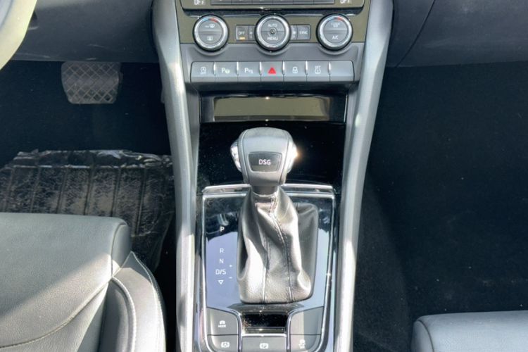 Used Skoda Kodiaq 2019 Facelifted TSI330 7-Seater Two-Wheel-Drive Luxury Enjoyment Edition China VI Standard Interior 4