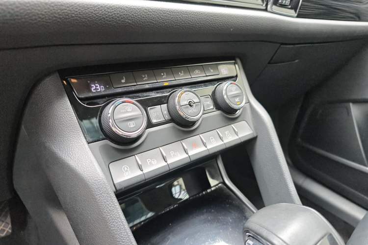 Used Skoda Kodiaq 2019 Facelifted TSI330 5-Seater Two-Wheel-Drive Luxury Enjoyment Edition China VI Standard Interior 5