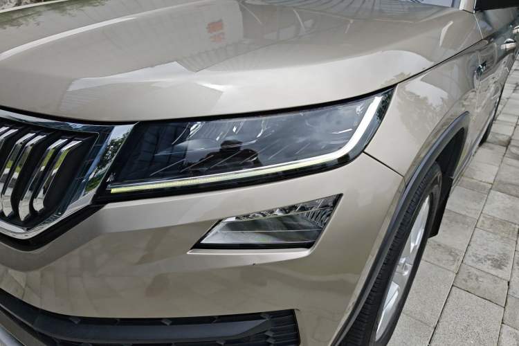 Used Skoda Kodiaq 2019 Facelifted TSI330 5-Seater Two-Wheel-Drive Luxury Enjoyment Edition China VI Standard Left Front Headlight