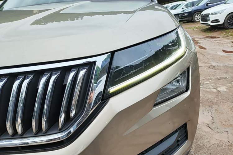 Used Skoda Kodiaq 2019 Facelifted TSI330 7-Seater Two-Wheel-Drive Luxury Enjoyment Edition China VI Standard Left Front Headlight