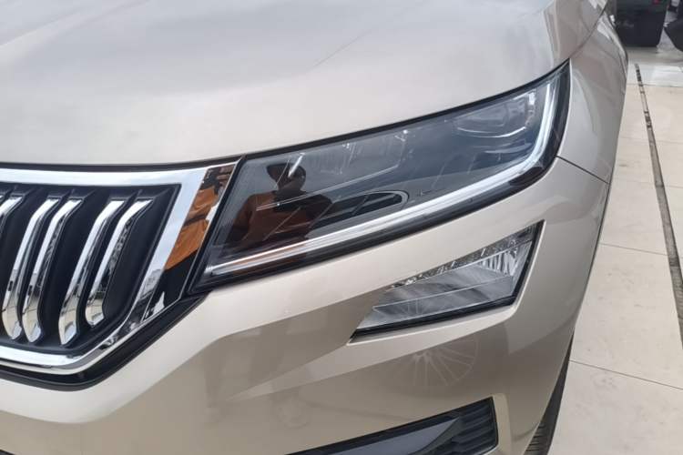 Used Skoda Kodiaq 2019 Facelifted TSI330 7-Seater Two-Wheel-Drive Luxury Enjoyment Edition China VI Standard Left Front Headlight