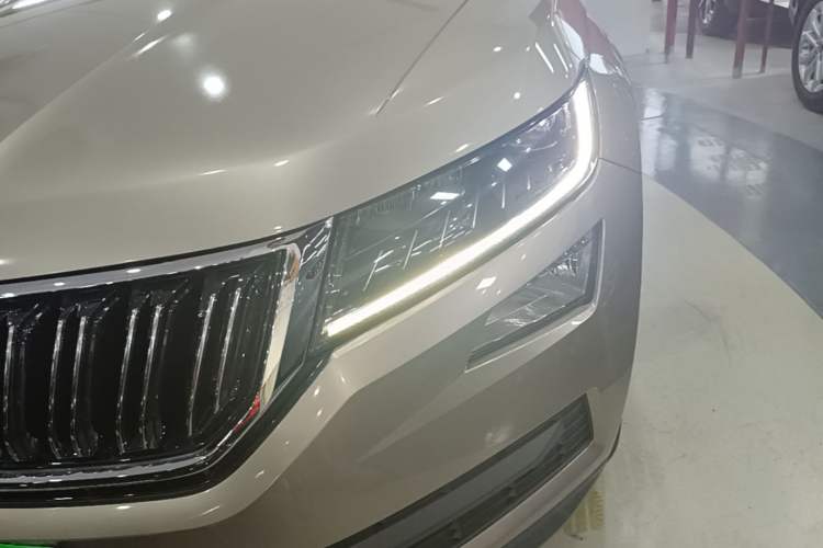 Used Skoda Kodiaq 2019 Facelifted TSI330 5-Seater Two-Wheel-Drive Luxury Enjoyment Edition China VI Standard Left Front Headlight