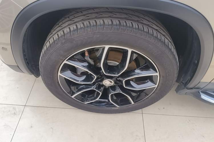 Used Skoda Kodiaq 2019 Facelifted TSI330 7-Seater Two-Wheel-Drive Luxury Enjoyment Edition China VI Standard Left Front Wheel Hub
