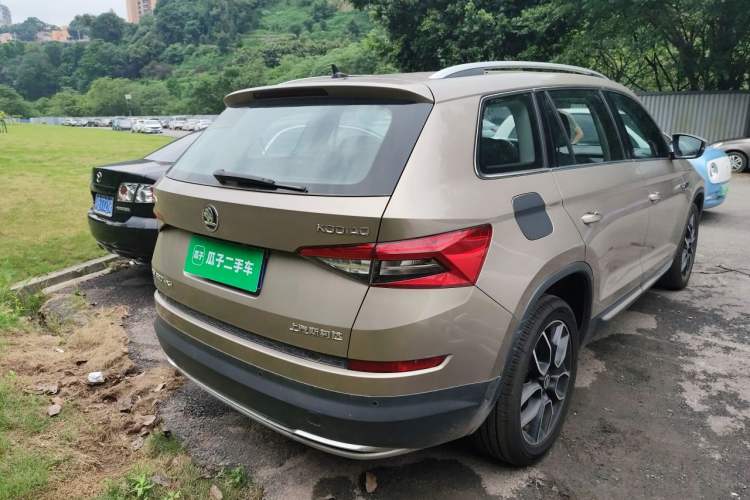 Used Skoda Kodiaq 2019 TSI380 7-Seater Four-Wheel-Drive Flagship Model China V Standard Rear Right 45 Deg