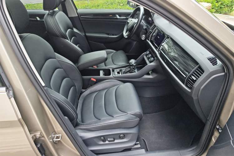 Used Skoda Kodiaq 2019 Facelifted TSI330 5-Seater Two-Wheel-Drive Luxury Enjoyment Edition China VI Standard Right Front Seat