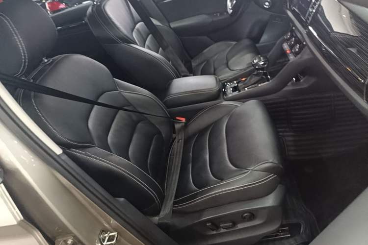 Used Skoda Kodiaq 2019 Facelifted TSI330 5-Seater Two-Wheel-Drive Luxury Enjoyment Edition China VI Standard Right Front Seat