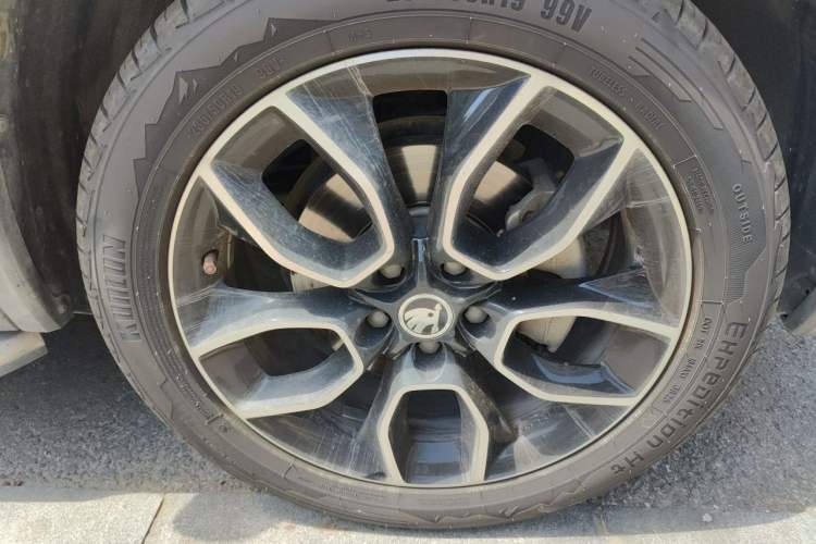 Used Skoda Kodiaq 2019 Facelifted TSI330 5-Seater Two-Wheel-Drive Luxury Enjoyment Edition China VI Standard Right Front Wheel Hub
