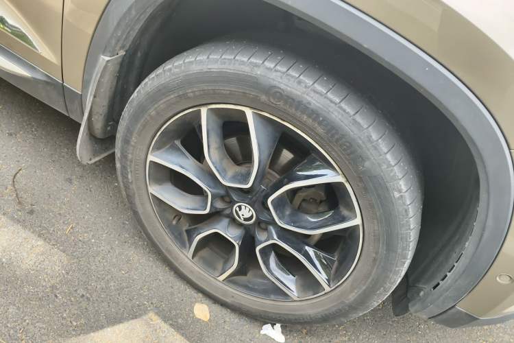Used Skoda Kodiaq 2019 Facelifted TSI330 7-Seater Two-Wheel-Drive Luxury Enjoyment Edition China VI Standard Right Front Wheel Hub