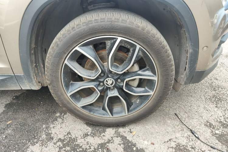 Used Skoda Kodiaq 2019 TSI380 7-Seater Four-Wheel-Drive Flagship Model China V Standard Right Front Wheel Hub