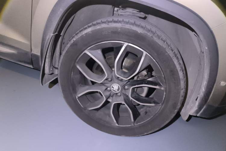 Used Skoda Kodiaq 2019 Facelifted TSI330 7-Seater Two-Wheel-Drive Luxury Enjoyment Edition China VI Standard Right Front Wheel Hub