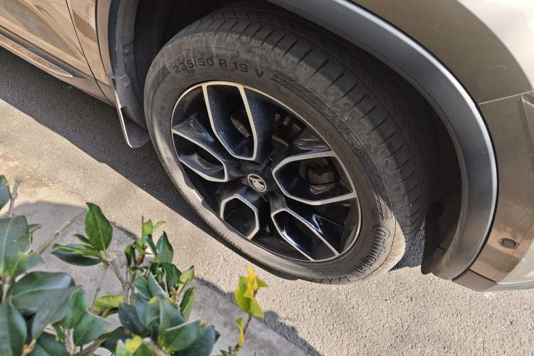 Used Skoda Kodiaq 2019 Facelifted TSI330 5-Seater Two-Wheel-Drive Luxury Enjoyment Edition China VI Standard Right Front Wheel Hub