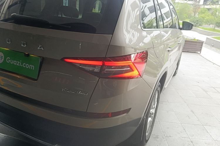 Used Skoda Kodiaq 2019 Facelifted TSI330 5-Seater Two-Wheel-Drive Luxury Enjoyment Edition China VI Standard Right Rear Taillight