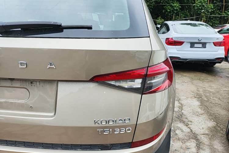 Used Skoda Kodiaq 2019 Facelifted TSI330 7-Seater Two-Wheel-Drive Luxury Enjoyment Edition China VI Standard Right Rear Taillight