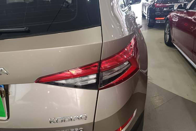 Used Skoda Kodiaq 2019 Facelifted TSI330 5-Seater Two-Wheel-Drive Luxury Enjoyment Edition China VI Standard Right Rear Taillight