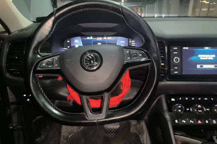 Used Skoda Kodiaq 2019 Facelifted TSI330 7-Seater Two-Wheel-Drive Luxury Enjoyment Edition China VI Standard Steering Wheel