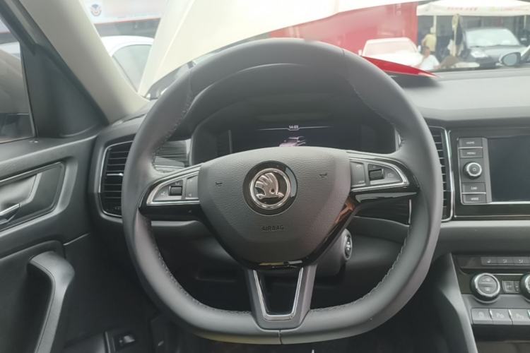 Used Skoda Kodiaq 2019 Facelifted TSI330 7-Seater Two-Wheel-Drive Luxury Enjoyment Edition China VI Standard Steering Wheel